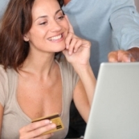 Doar 4% dintre romani cumpara produse si servicii de pe internet