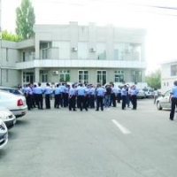 Inca un politist trimis in judecata