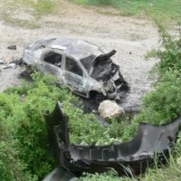 Un autoturism Logan aruncat peste pasarela