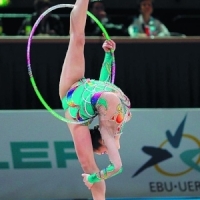 Doina Staiculescu este antrenoare de gimnastica ritmica la o scoala privata