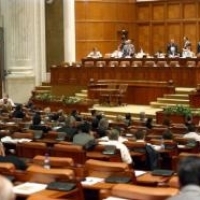 Aproape un sfert din parlamentari sunt doctori sau doctoranzi