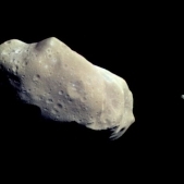 Un asteroid cu diametrul de 2,7 km se indreapta spre Pamant