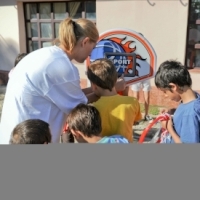 Clubul mamicilor Johnson & Johnson face donatii pentru 70 de copii