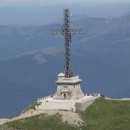 Crucea Caraiman este cea mai inalta cruce din lume amplasata pe un varf montan