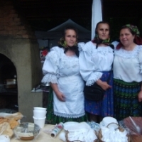 Sarmale cu carne, la standul celor de la Botiza, Maramures, la targul de la MTR