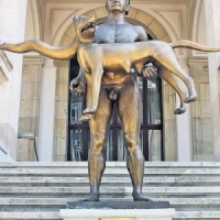 Opinii despre statuia Imparatului Traian din fata Muzeului de Istorie