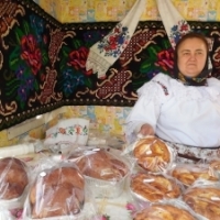 Iulia Corau din Botiza, Maramures, la targul din Parcul Cismigiu: