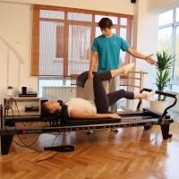 Reportaj de Magda Marincovici: Ora de Pilates la Shape Art Pilates