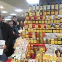 Apicultorul Adrian Crainiceanu: Mierea de coriandru, de mana de tei, de prun si de cires, cele mai cautate la targul din pasajul de la Universitate!