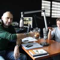 La Smart FM se dau gratis carti de poezie si bilete la teatru si concerte!