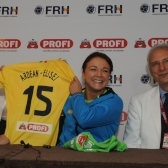 Nationala de Handbal Senioare si Profi isi dau mana