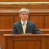 Dacian Ciolos participa la Ora Premierului, prezentand situatia economica in fata Parlamentului