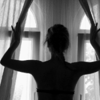 Femeia: Viata, putere, alinare, frumusete, bucurie, o raza de lumina, centrul Universului