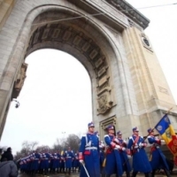 PARADA DE 1 DECEMBRIE LA ARCUL DE TRIUMF: 3.500 de militari, cu 350 de mijloace tehnice, participa la defilarea de Ziua Nationala a Romaniei