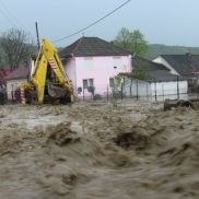 Topirea brusca a zapezilor a provocat inundatii in 33 de localitati din 10 judete