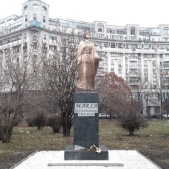 Prima statuie a Reginei Maria, plina de controverse