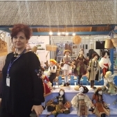 Artistul plastic Elena Orbocea creeaza papusi unicat, realizate artizanal