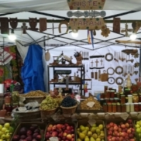Brandul Niste tarani, la targul de Craciun organizat in curte MTR