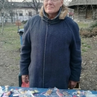 Ioan Pop din Cluj creeaza martisoare inedite cu figurine si flori