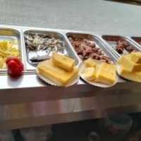 Bulzul si micii la gratar au fost cele mai cautate, la Restaurantul Palmyra