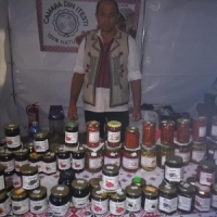 Constantin Buftea din comuna Itesti, judetul Bacau, prezent cu un stand cu produse la targul Piata Taraneasca
