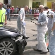 Politistii bucuresteni fac cercetari in cazul unui geam al unei masini