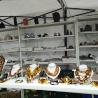 Anamaria Vidu: Bratari si pandantive mici de chihlimbar si larimar, la targul de cristale!