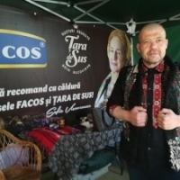 Geanny Lungu, director de vanzari la Facos S.A., cu produse traditionale la Piata Taraneasca