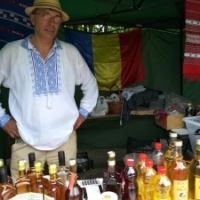 Vali Hagiu de la Valenii de Munte, cu fructe deshidrate si palinca de pere