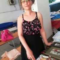 Gina Cimpoca: Icoane pe sticla, braie traditionale si coliere reciclate din diverse materiale