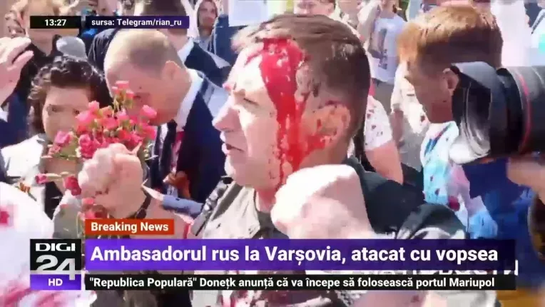 Ambasadorul rus la Varsovia a fost stropit cu vopsea rosie