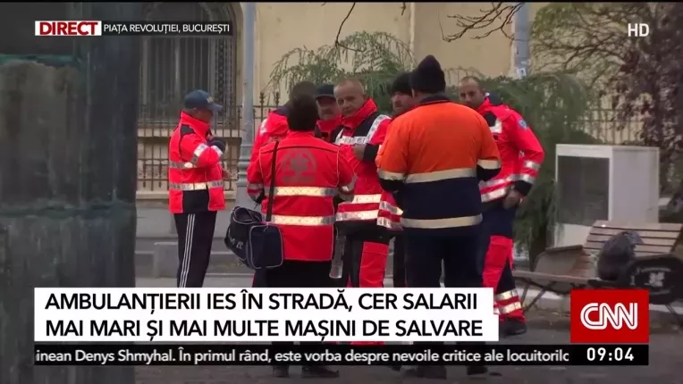 Angajatii de la Ambulanta ies in strada pentru a cere salarii mai mari si mai multe autospeciale