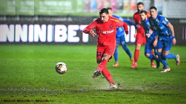 Chindia - FCSB 0-2. Olaru si Compagno, accidentare groaznica