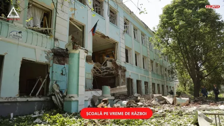 In Ucraina clopotelul se aude printre ruine
