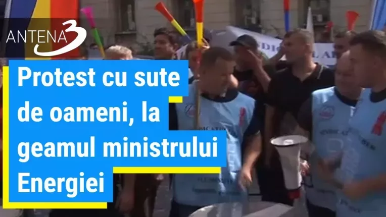Protest cu sute de oameni, la geamul ministrului Energiei. Romanii vor sa opreasca tavalugul scumpirilor