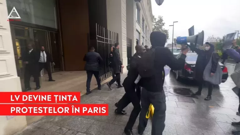 Protest in fata sediului Louis Vuitton din Paris. Mai multi activisti au ajuns la spital