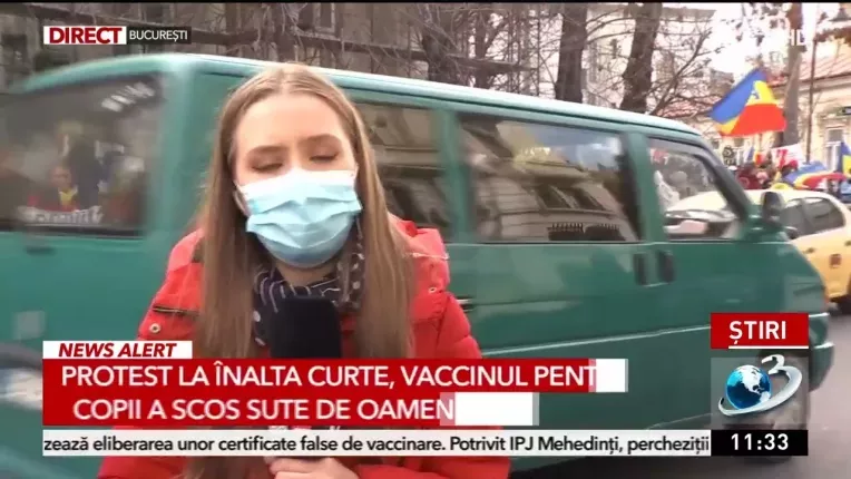 Protest la Inalta Curte. Vaccinul pentru copii a scos sute de oameni in strada