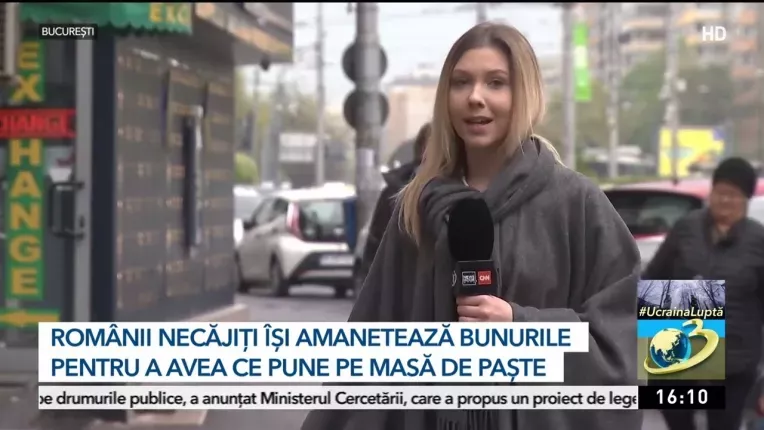 Romanii necajiti isi amaneteaza bunurile pentru a avea ce pune pe masa de Paste