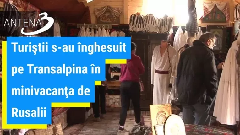 Turistii s-au inghesuit pe Transalpina in minivacanta de Rusalii